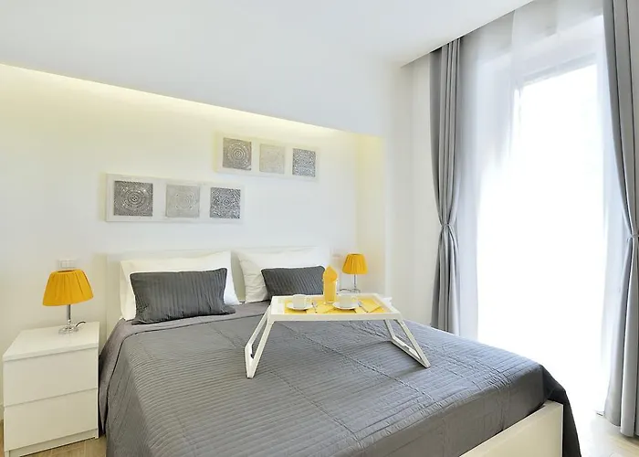 New Romantic Trastevere Apartment